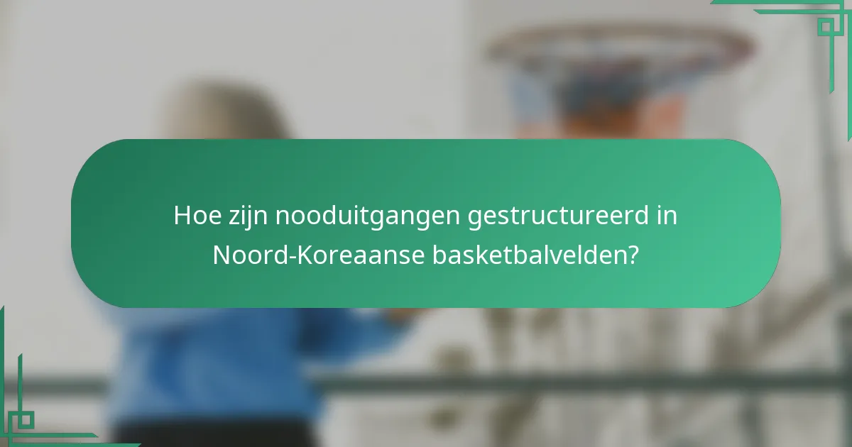 Hoe zijn nooduitgangen gestructureerd in Noord-Koreaanse basketbalvelden?